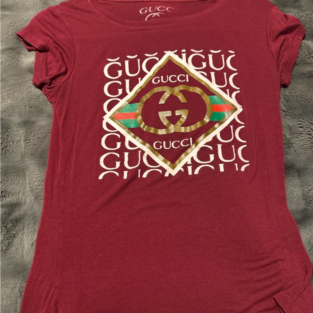 Vintage Maroon Graphic Tee - Gold & Green Retro Motif